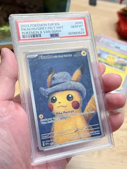 PSA 10 POKEMON SVP EN 2023 PIKACHU VAN GOGH GREY FELT HAT ENGLISH #85 PROMO CARD - Image 1