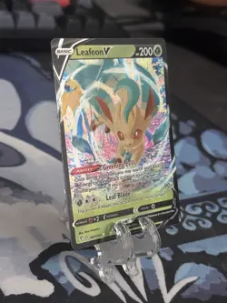 Leafeon V 007/203 SWSH07 Evolving Skies Ultra Rare Holo Pokemon Card - NM - Image 2