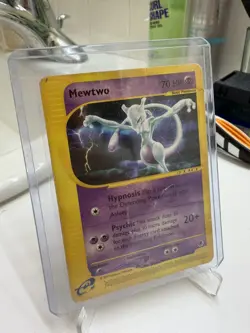 2002 Mewtwo 56/165- Expedition Base Set Non-Holo Rare - Pokemon TCG - DMG - Image 1