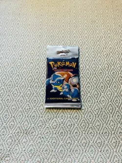 Wizards of the Coast Pokemon Base Set Booster Pack 742818061582 - Image 1