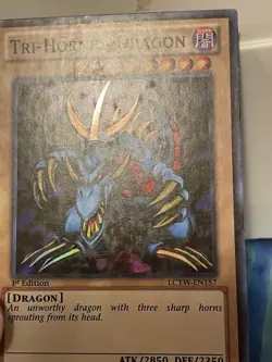Tri-Horned Dragon - LCYW-EN157 - Super Rare - 1st Edition - LP/MP - Image 2