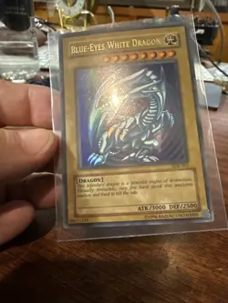 Yu-gi-Oh Blue Eyes White Dragon - SDK-E001 Ultra Rare Original Card - Image 2