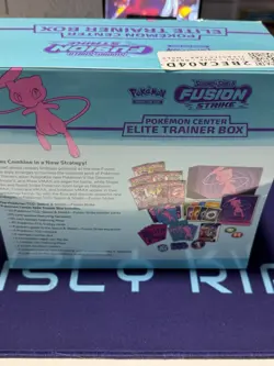 Pokemon Center TCG Sword & Shield-Fusion Strike Elite Trainer Box - Image 4