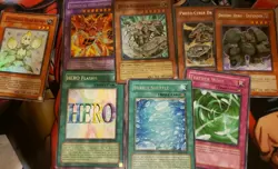 Random Yugioh 20 Card Lot Collection with holos - Image 4