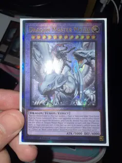 ** DRAGON MASTER MAGIA ** 1ST EDITION PRISMATIC ULTIMATE RARE RA04-EN055 YUGIOH - Image 1