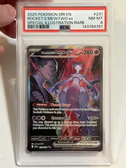 2025 POKEMON DRI EN DESTINED RIVALS TEAM ROCKET’S MEWTWO EX 231 FULL ART PSA 8 - Image 4