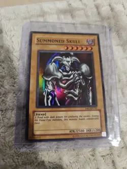 Summoned Skull DB1-EN142 YuGiOh Dark Beginning 1 Unlimited Super Rare - Image 2