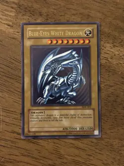 Blue-Eyes White Dragon Ultra Rare Holo SDK-001 - Image 1