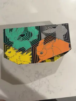 Pokemon Evolving Skies ETB - Image 3