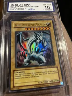 Blue Eyes White Dragon 2024 YU-GI-OH! RP01-RETRO PACK #EN001 CCG Gem Mint 10 - Image 1