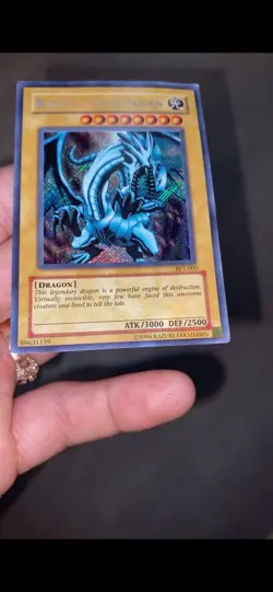 Yu-Gi-Oh Blue-Eyes White Dragon BPT-009 Collector's Tin Full foil Bleed Error - Image 2