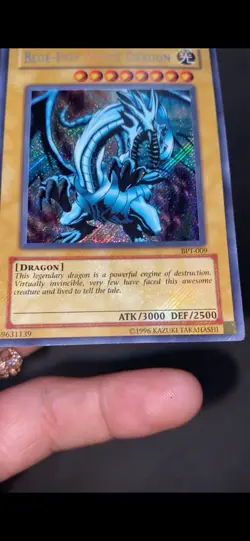 Yu-Gi-Oh Blue-Eyes White Dragon BPT-009 Collector's Tin Full foil Bleed Error - Image 3