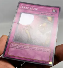 Yugioh Trap Hole LOB-058 1st Edition Holo ~ Yu-Gi-Oh! LP Asian English - Image 4