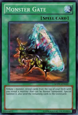 Monster Gate - SDDC-EN032 - Common - Unlimited - Lightly Played - Image 1