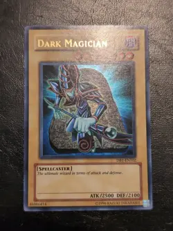 Yu-Gi-Oh! ULTRA RARE HOLO CARD DARK MAGICIAN DB1-EN102 LP - Image 1