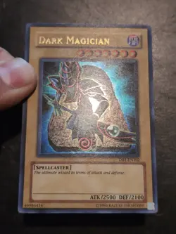 Yu-Gi-Oh! ULTRA RARE HOLO CARD DARK MAGICIAN DB1-EN102 LP - Image 2