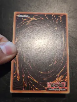 Yu-Gi-Oh! ULTRA RARE HOLO CARD DARK MAGICIAN DB1-EN102 LP - Image 3