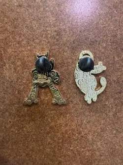Pokemon 2 Enamel Pin Set - Mega Mewtwo X + Mega Mewtwo Y Blister Pack Pins - Image 2