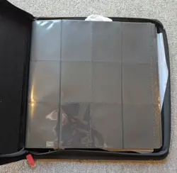 New Vaultx Premium Exo-Tec 12 Pocket Side Load Zip Binder Holds 624 Std Cards - Image 4