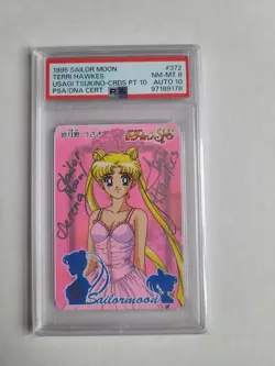 1995 SIGNED Sailor Moon Card Terri Hawkes PSA 8 Auto PSA 10 Carddass 10 #372 - Image 2