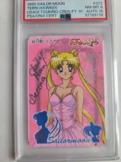 1995 SIGNED Sailor Moon Card Terri Hawkes PSA 8 Auto PSA 10 Carddass 10 #372 - Image 3