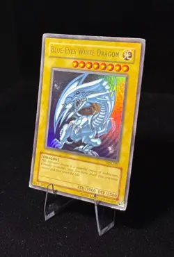 Yu-Gi-Oh Blue Eyes White Dragon SDK-001 Unlimited Holo - Heavily Played/Damaged - Image 2
