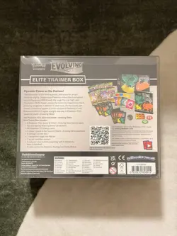 Pokemon TCG: SW&SH Evolving Skies Elite Trainer Box w/ Plastic Display Case - Image 3