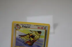 1999 Pokemon Jungle Unlimited Non-Holo Rare Card: Pidgeot (24/64) -Moderate Play - Image 3