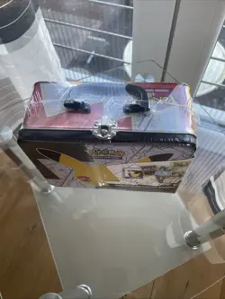 Pokemon Box Celebrations - Trading Card Game Koffer mit Zubehor - Image 2