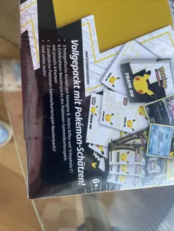 Pokemon Box Celebrations - Trading Card Game Koffer mit Zubehor - Image 5