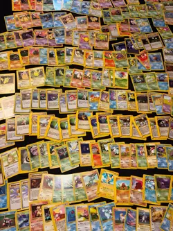 Lotto 200 Carte Pokemon Vintage Comuni / Non Comuni e Rare - Image 1