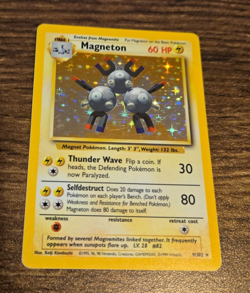 Magneton 9/102 Holo Rare Unlimited WOTC Base Set Pokemon Card LP MP - Image 1
