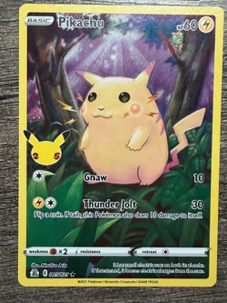 POKEMON FULL ART PIKACHU 005/025 RARE CELEBRATIONS 2021 LP-NM + ARCEUS SLEEVE - Image 1