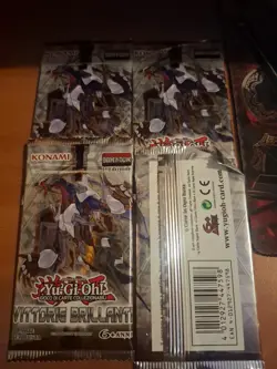 YU-GI-OH 4 bustine SIGILLATE VITTORIE BRILLANTI cards Italy BOOSTER Konami - Image 1