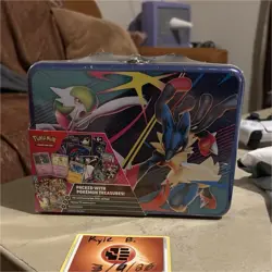 Pokemon TCG Storage Tin Featuring Gardevoir & Lucario, Multicolor Metal Clasp - Image 1