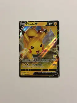 Pikachu V 043/185 NM Pokemon Pikachu Stamp Deck Variant Vivid Voltage E - Image 1