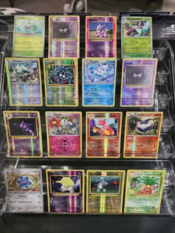 Huge Lot of Pokemon Cards - Image 1