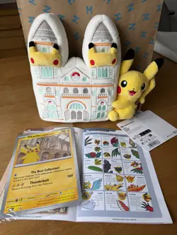 Pokemon X Natural History Museum Pikachu Jumbo Card, Plush & Ecology Booklet ✅ - Image 1