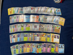 Pokemon Holo & Reverse Holo Bulk Lot 550 Cards Mixed Sets NM/LP - Image 1