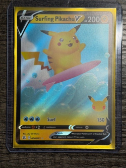 POKEMON FULL ART SURFING PIKACHU V 008/025 ULTRA RARE + NEW ARCEUS SLEEVE LP-NM - Image 5