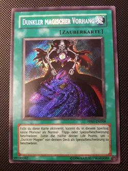 Yu-Gi-Oh! Dunkler magischer Vorhang, PP01-DE008, Secret Rare, 2. Auflage, Good - Image 1