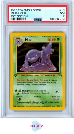 MUK-HOLO 1ST EDITION POKEMON FOSSIL 1999 13 PSA 7 - Image 1