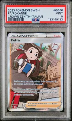 POKEMON PSA 9 ALLENATORE PETRA FULL ART GG66/GG70 ZENIT REGALE ITALIANO 2023! - Image 1