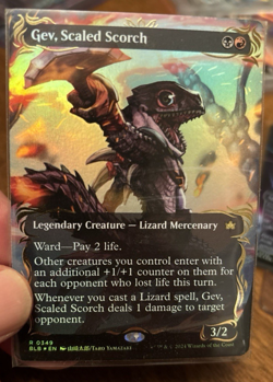 MTG - Gev, Scaled Scorch #349 (Borderless) (Raised Foil) - Legendary Creature - Image 3