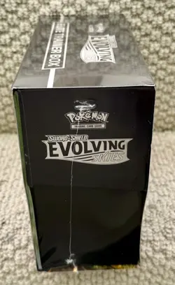 Pokemon Evolving Skies Elite Trainer Box ETB Brand New/Factory Sealed - Image 3