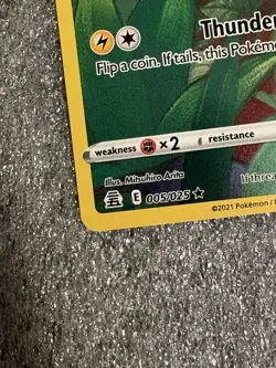 Pikachu 005/025 2021 Pokemon 25th Anniversary Celebrations Full Art Holographic - Image 2