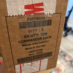 MAGIC THE GATHERING Tarkir: Dragonstorm Commander Deck Bundle Display Case - Image 3