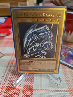 2020 Blue-Eyes White Dragon 1st Edition Maximum Gold MAGO-EN001 Yugioh TCG - Image 1