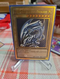 2020 Blue-Eyes White Dragon 1st Edition Maximum Gold MAGO-EN001 Yugioh TCG - Image 2
