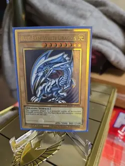 2020 Blue-Eyes White Dragon 1st Edition Maximum Gold MAGO-EN001 Yugioh TCG - Image 3